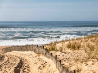 vue de l'oc&eacute;an en haut de la dune